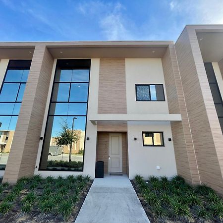 Luxury Home In Orlando With Private Hot Tub - 7 Min From Disney Parks - 3 Bedrooms And 4 Bathrooms! 外观 照片