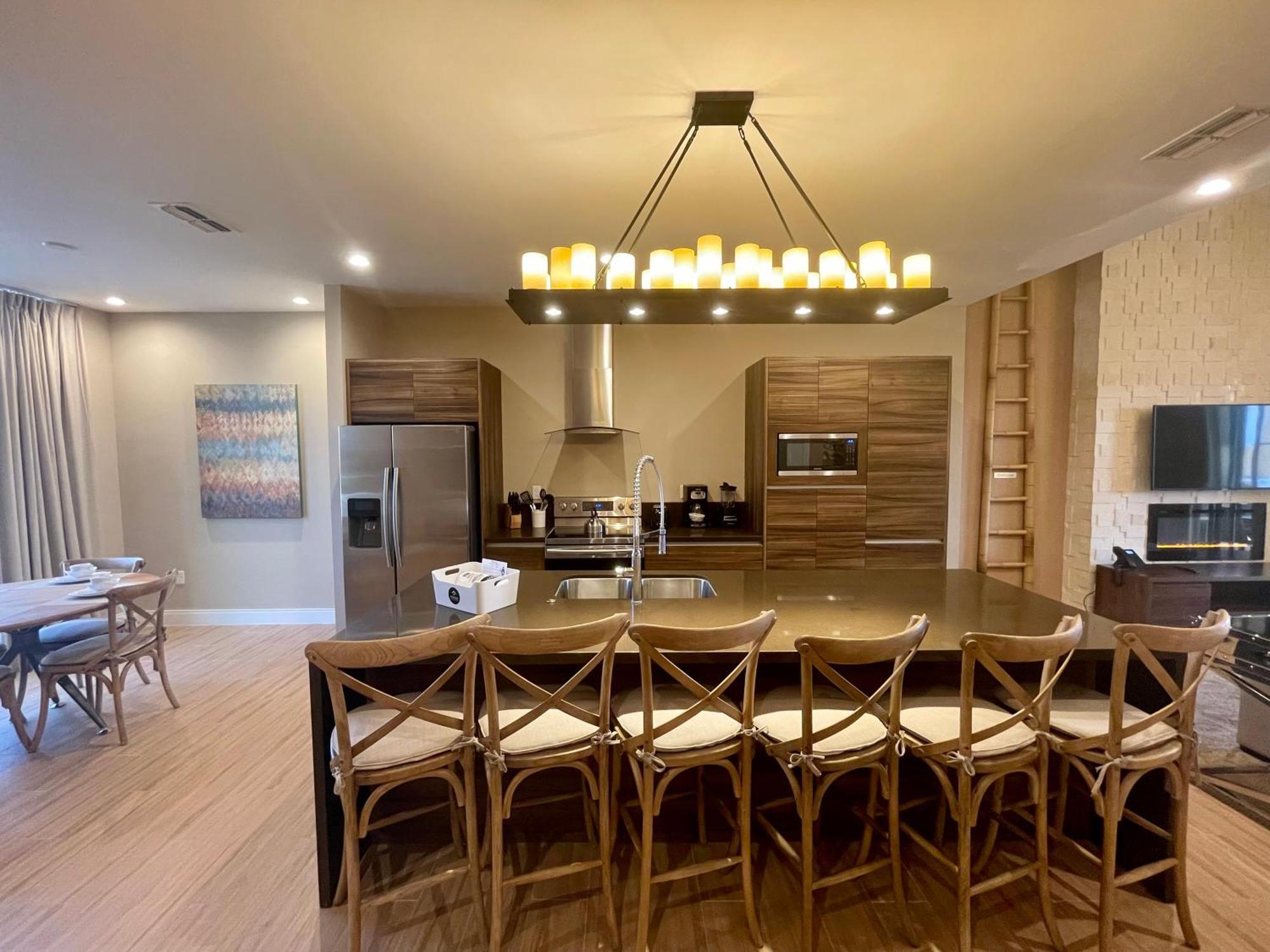 Luxury Home In Orlando With Private Hot Tub - 7 Min From Disney Parks - 3 Bedrooms And 4 Bathrooms! 外观 照片