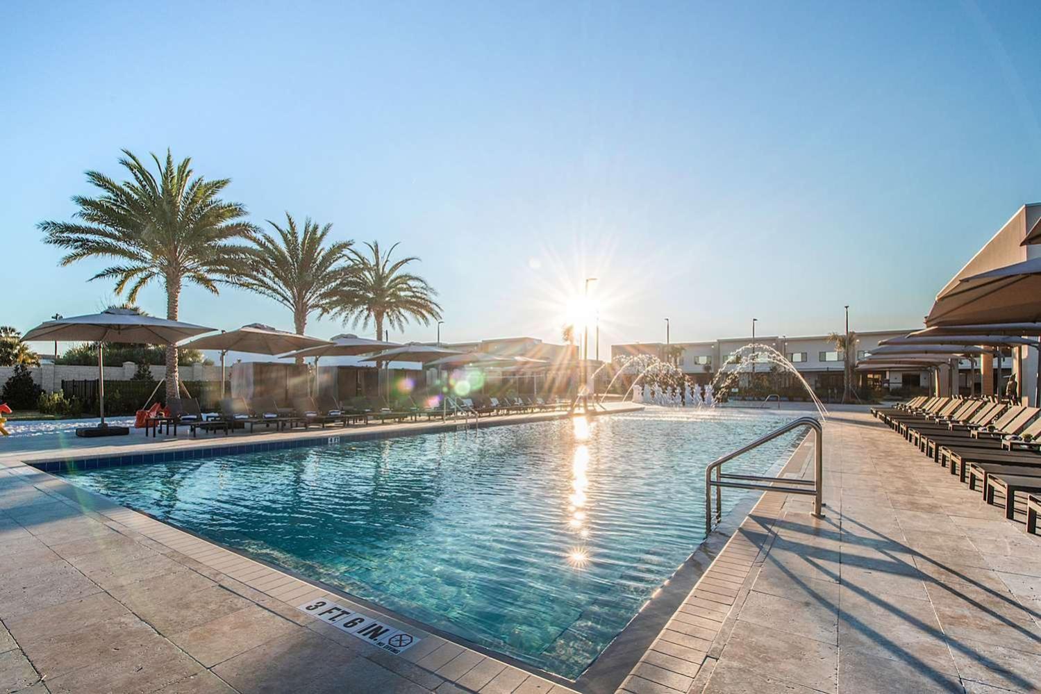 Luxury Home In Orlando With Private Hot Tub - 7 Min From Disney Parks - 3 Bedrooms And 4 Bathrooms! 外观 照片