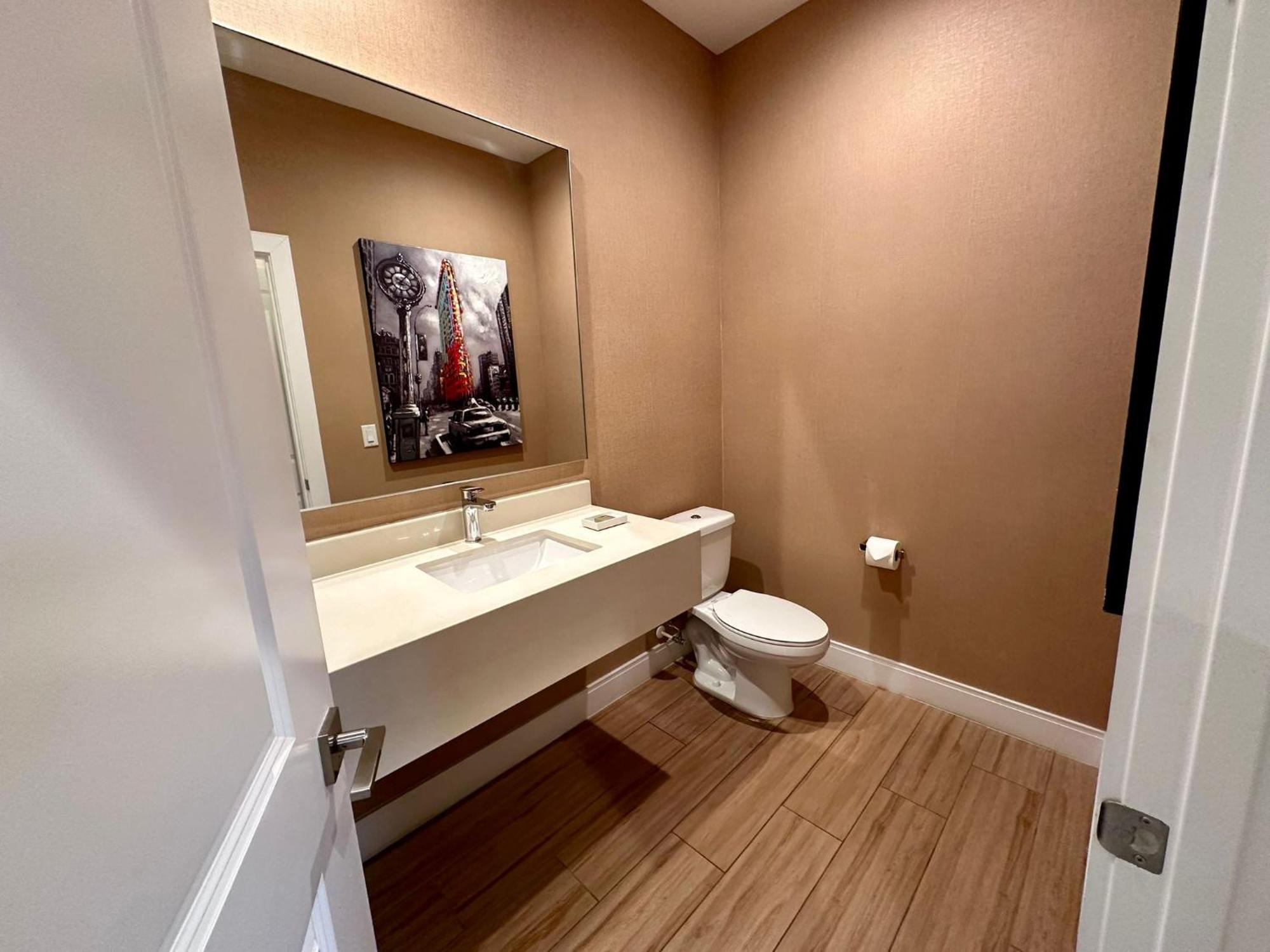 Luxury Home In Orlando With Private Hot Tub - 7 Min From Disney Parks - 3 Bedrooms And 4 Bathrooms! 外观 照片