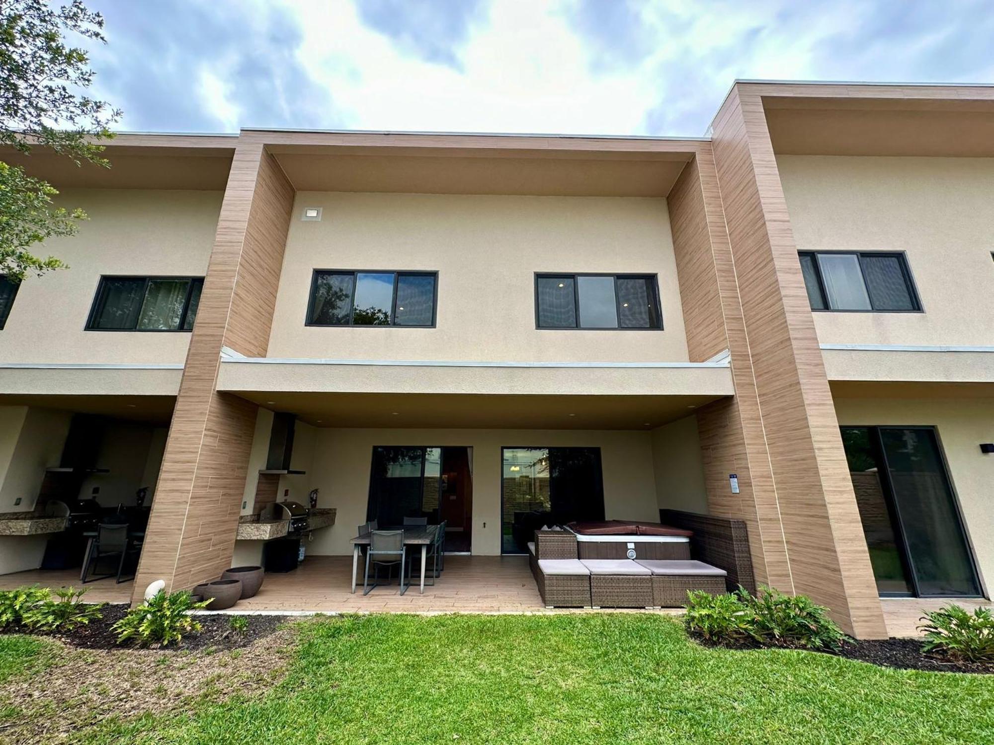 Luxury Home In Orlando With Private Hot Tub - 7 Min From Disney Parks - 3 Bedrooms And 4 Bathrooms! 外观 照片