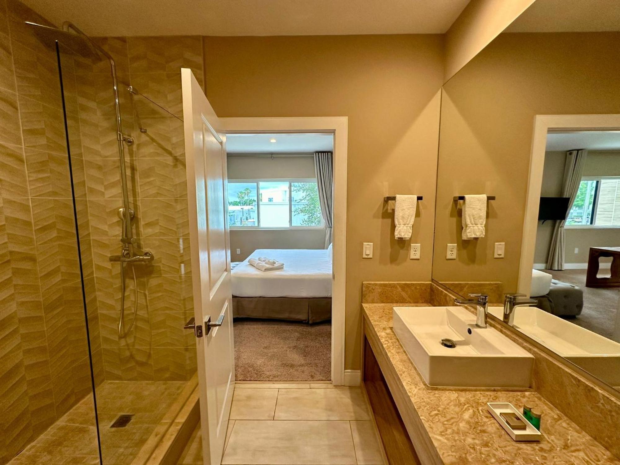 Luxury Home In Orlando With Private Hot Tub - 7 Min From Disney Parks - 3 Bedrooms And 4 Bathrooms! 外观 照片