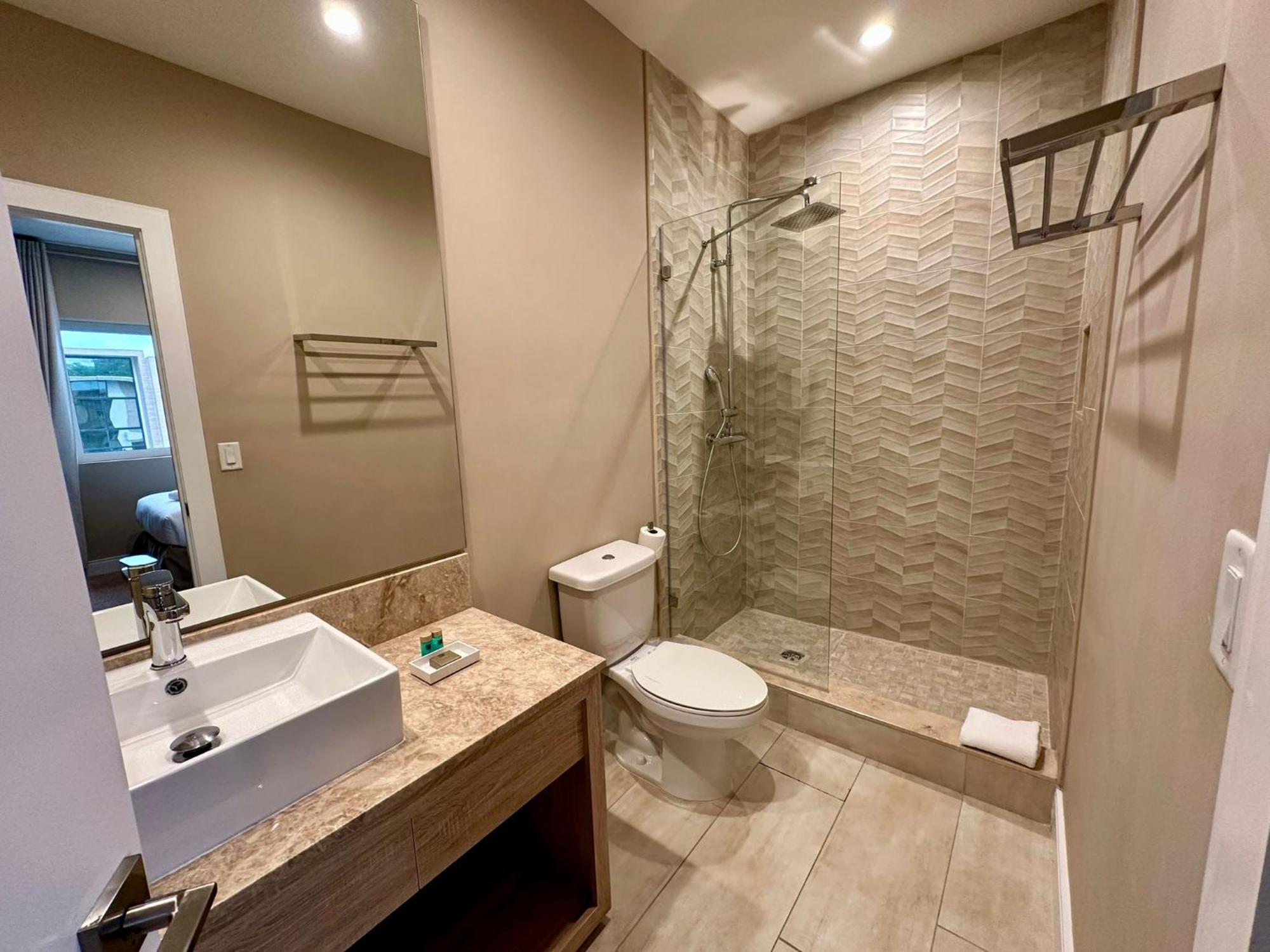 Luxury Home In Orlando With Private Hot Tub - 7 Min From Disney Parks - 3 Bedrooms And 4 Bathrooms! 外观 照片