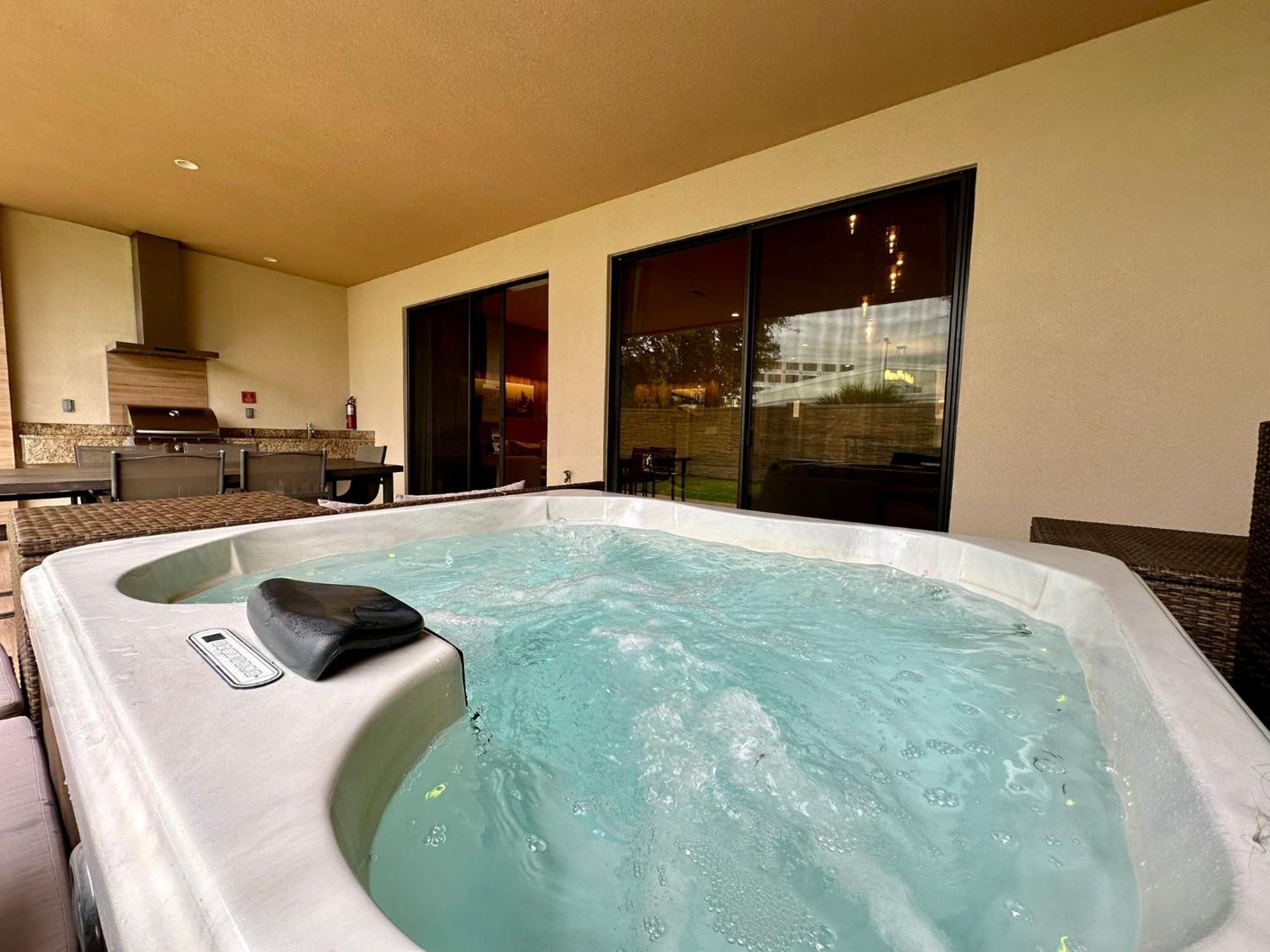 Luxury Home In Orlando With Private Hot Tub - 7 Min From Disney Parks - 3 Bedrooms And 4 Bathrooms! 外观 照片